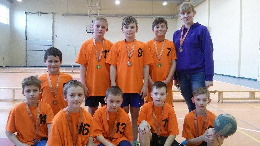 Mūsu komandai- 3.vieta tautasbumbā zēniem!