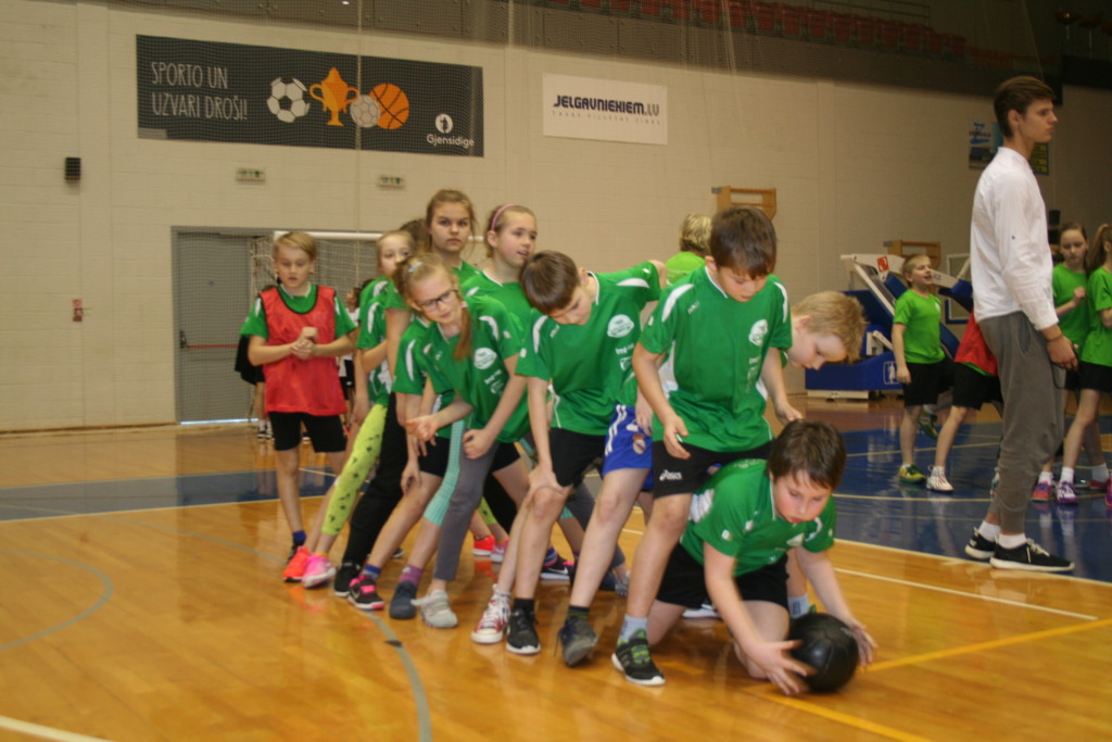 Projekta “Sporto visa klase” sacensības stafetēs