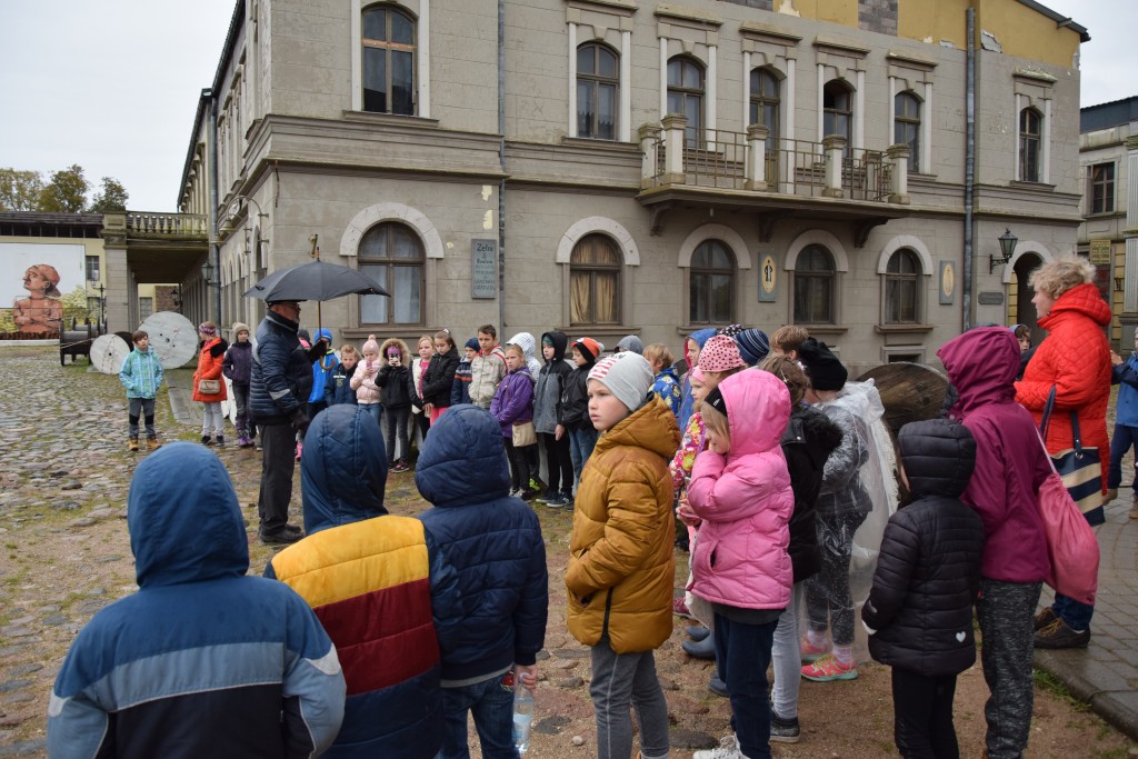3. un 4.klase dodas uz “Cinevillu”