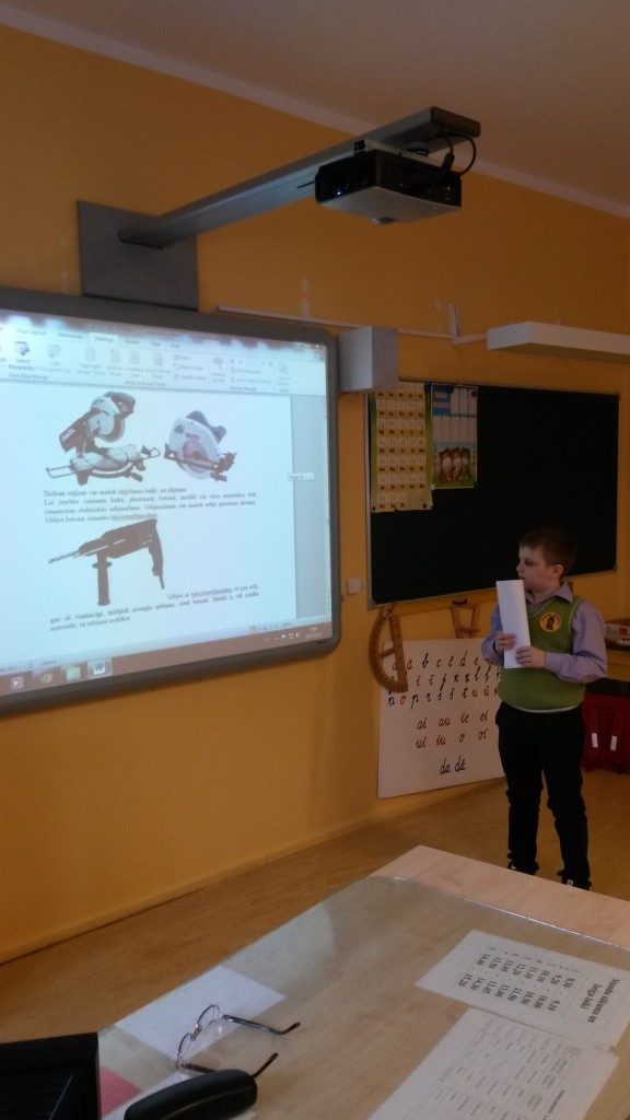 Staļģenes vidusskolas sākumskolas labāko projektu darbu skate.