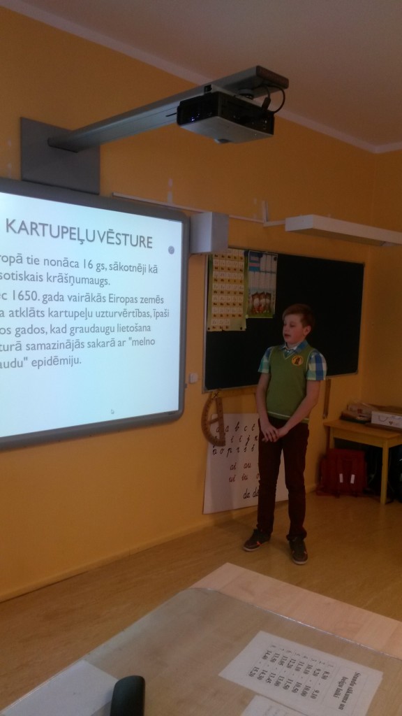 Staļģenes vidusskolas sākumskolas labāko projektu darbu skate.