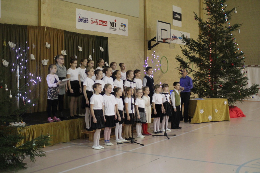 Sākumskolas Ziemassvētku pasākums