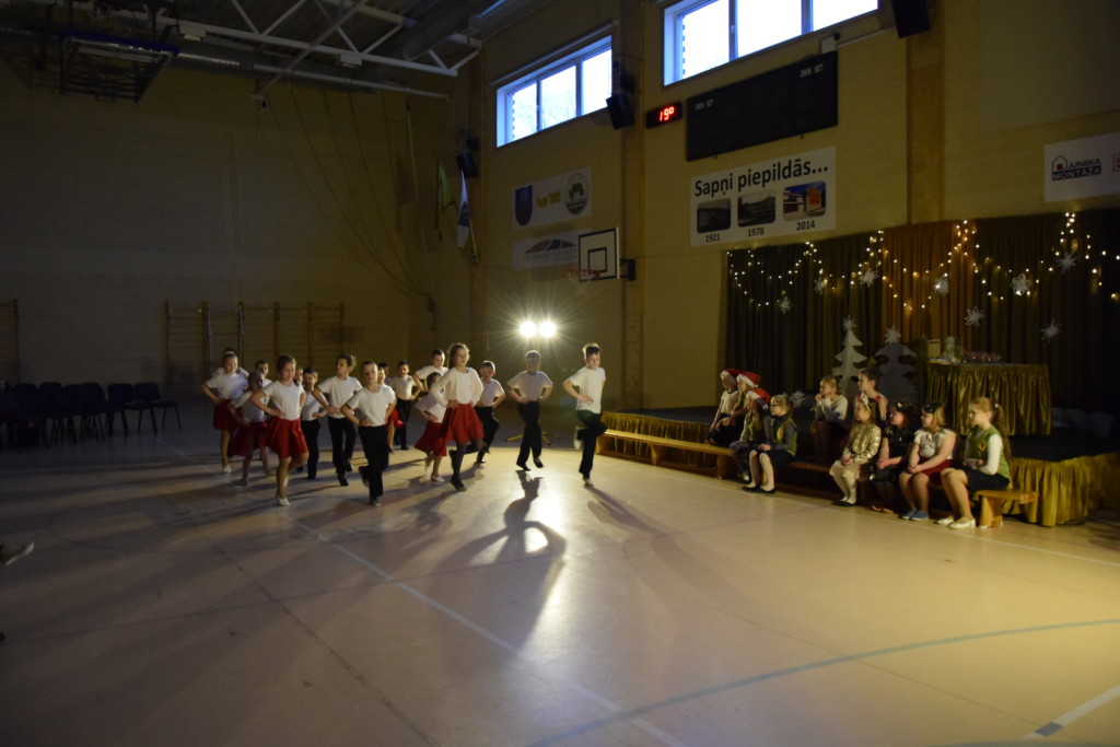 1.-4.klašu Ziemassvētku pasākums