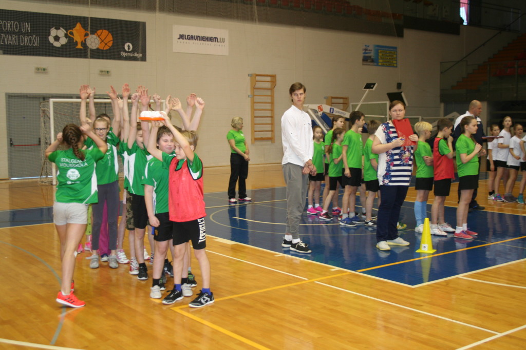 Projekta “Sporto visa klase” sacensības stafetēs