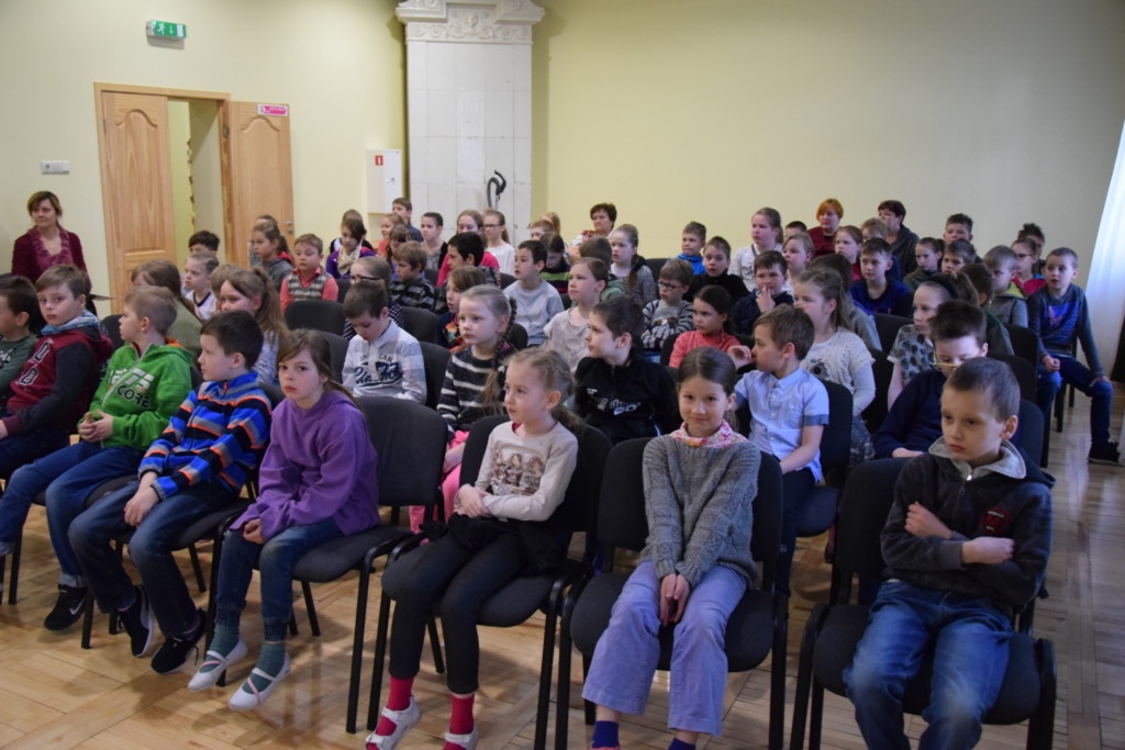 Dzejoļu konkurss sākumskolā.