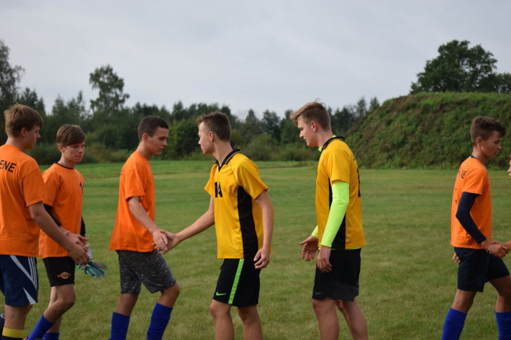 Futbola sacensības B grupas zēniem
