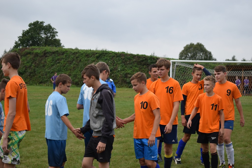 Futbola sacensības B grupas zēniem